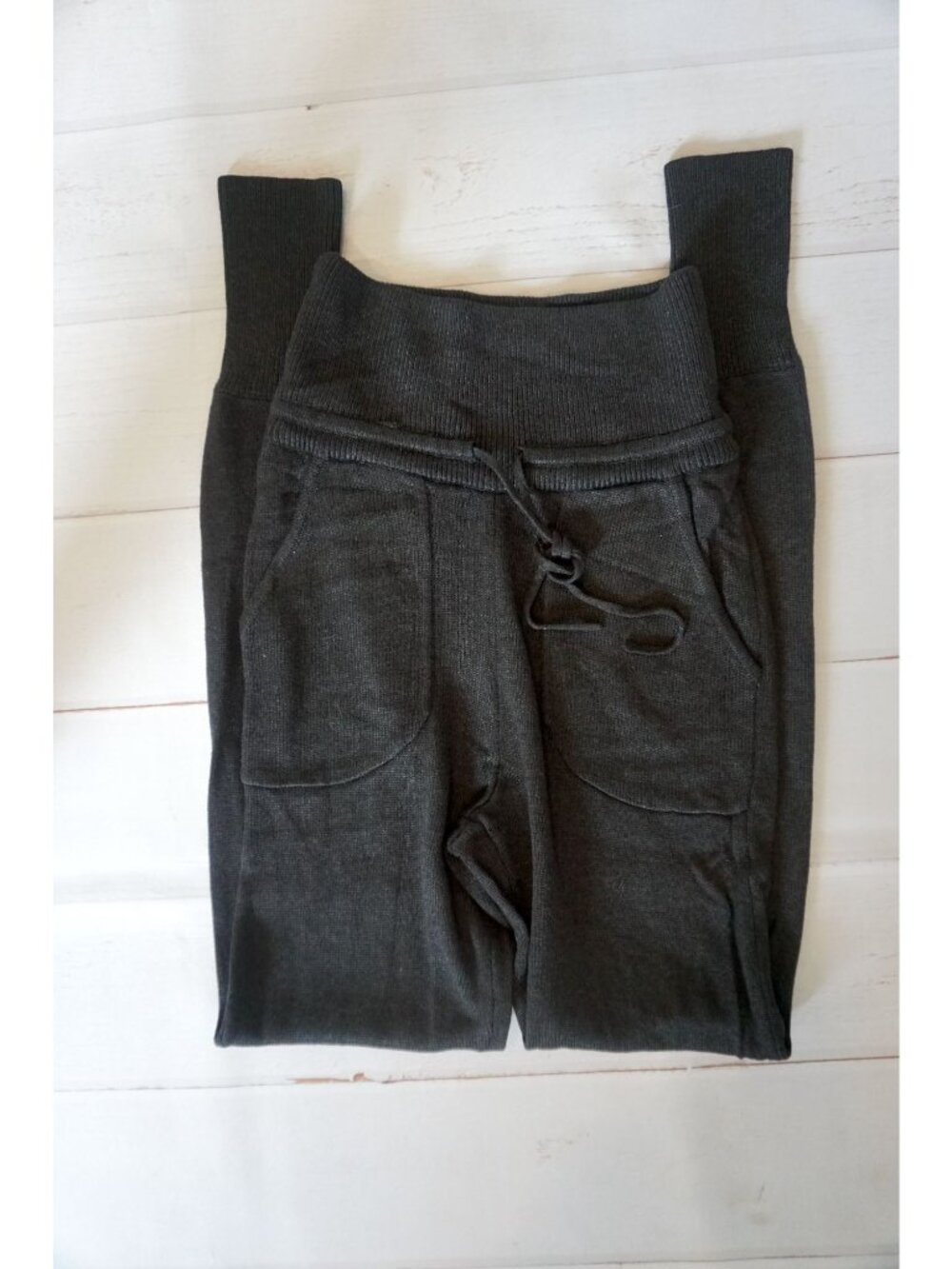 Lululemon Women's Black Cashmere Blend Knit Tapered Joggers Size 4